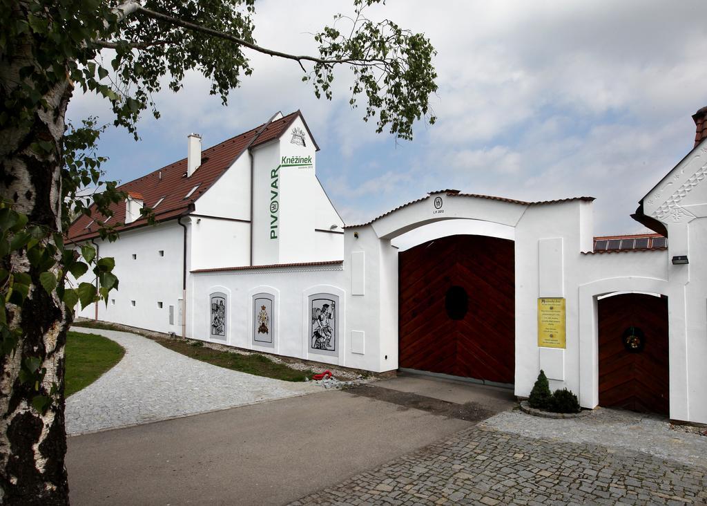 Rekreační a Kongresové Centrum Nové Dvory Ceske Budejovice Esterno foto